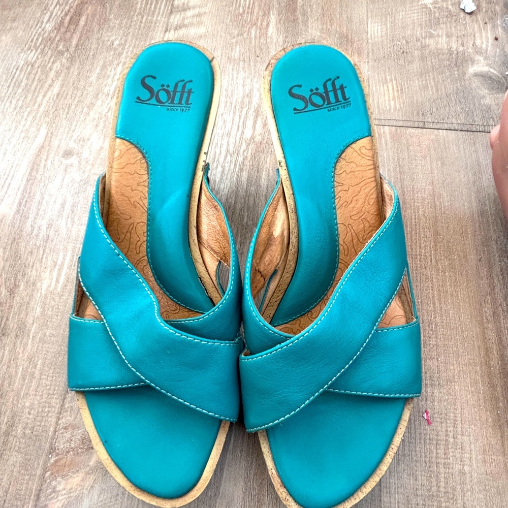Söfft 3” heel sandals 7.5 in women’s Teal color - Picture 2 of 5